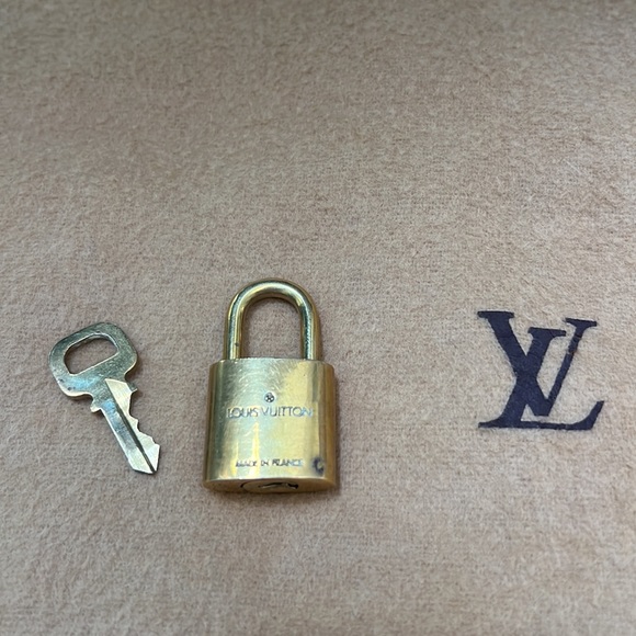 Louis Vuitton Lock and Key - Picture 3 of 4